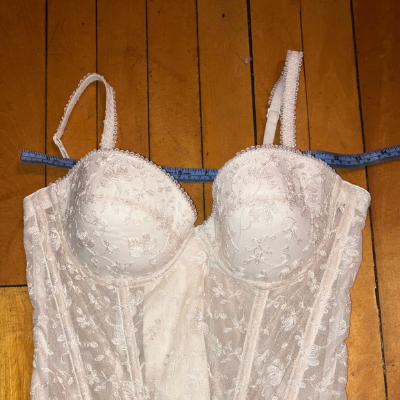 Beautiful lace corset top - Picture 4 of 9